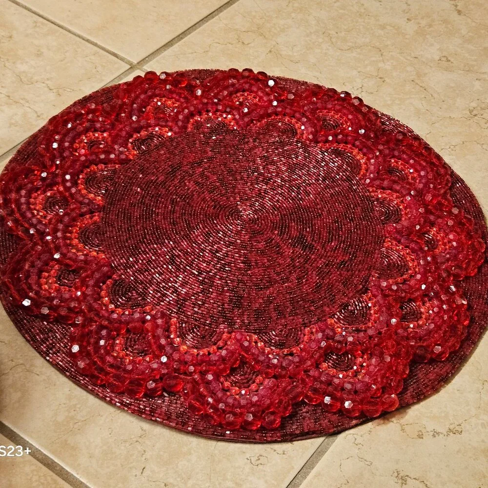 KIM SEYBERT RED SCROLL SCALLOP CHRISTMAS CRYSTAL PLACEMAT CHARGER CENTERPIECE
